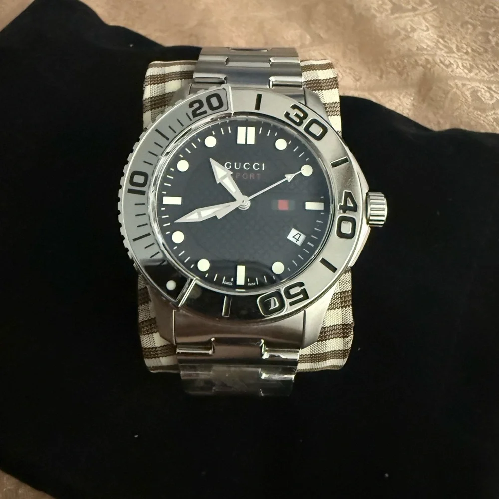 Gucci Watch YA126278